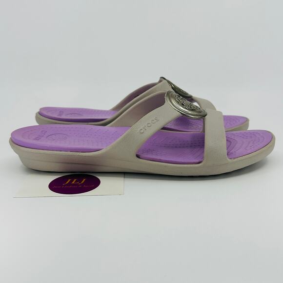 Crocs Women's Sanrah Medallion Circle Ring Slip On Comfort Sandals 14958 Size 9 - Picture 1 of 12